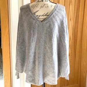 Neiman Marcus Cashmere Dolman Sleeve Poncho, Grey Sweater. M/L